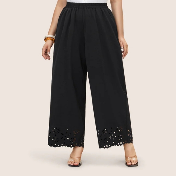 BloomChic size 28 wide leg laser cutout on legs. Black. NWT. Elastic waist - Picture 12 of 12